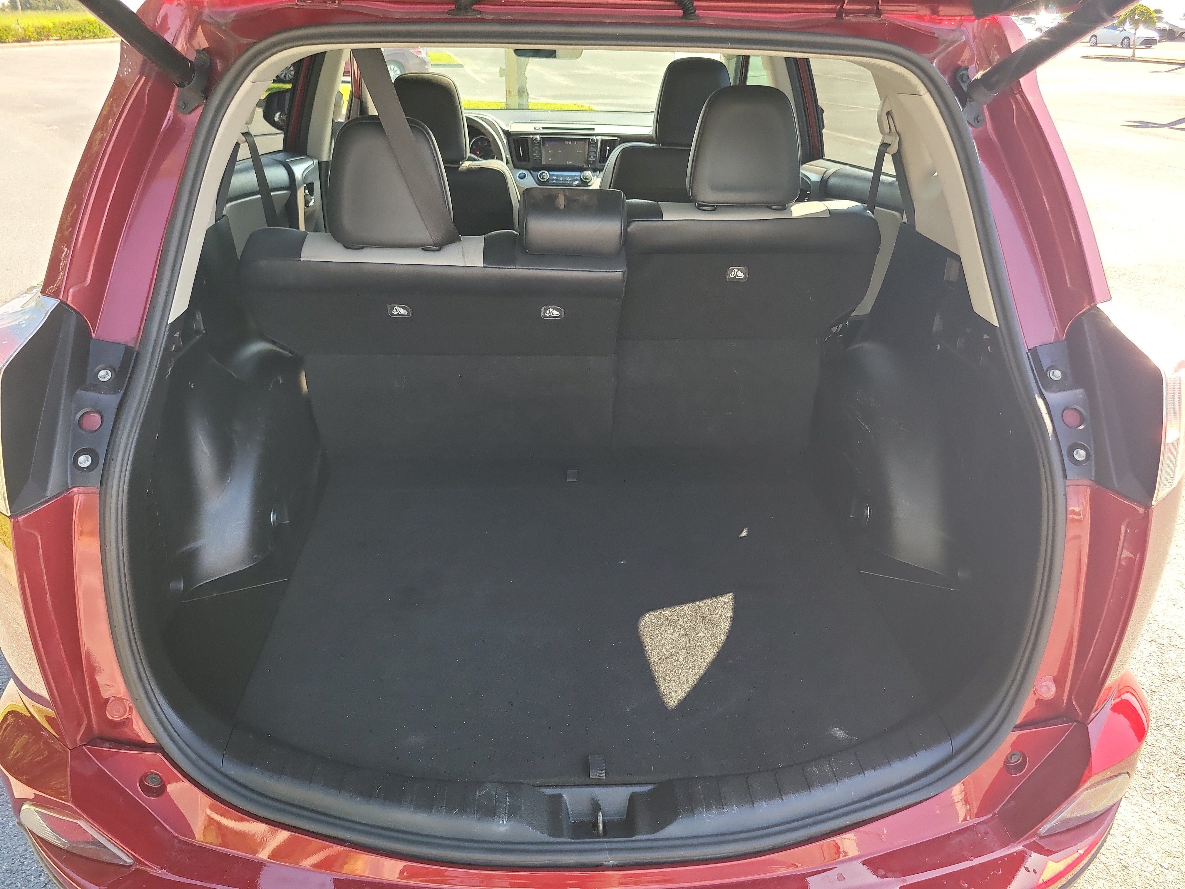 Used 2018 Toyota RAV4 Limited FWD image 11