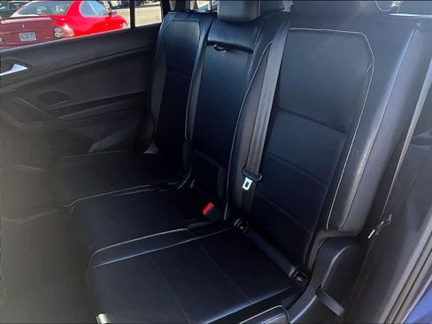 Used 2021 Volkswagen Tiguan SE w/ Panoramic Sunroof Package image 14