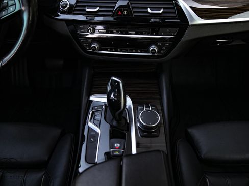 Used 2019 BMW 530e xDrive w/ Convenience Package AWD/4WD image 34