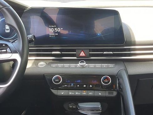 Used 2025 Hyundai Elantra Limited FWD image 15