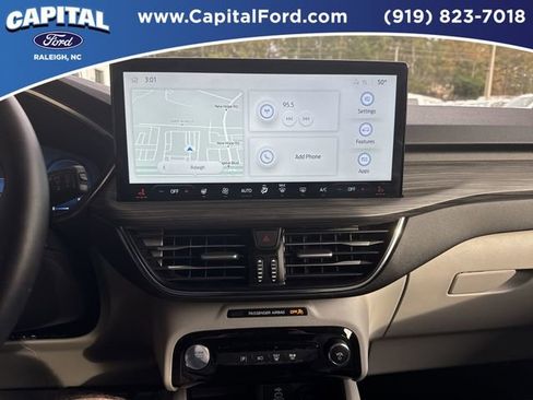 Certified 2025 Ford Escape SE w/ PHEV Premium Package image 25