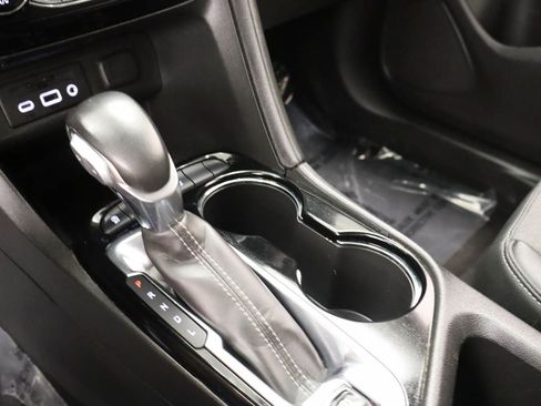 Used 2022 Buick Encore GX Select w/ Advanced Technology Package FWD image 9