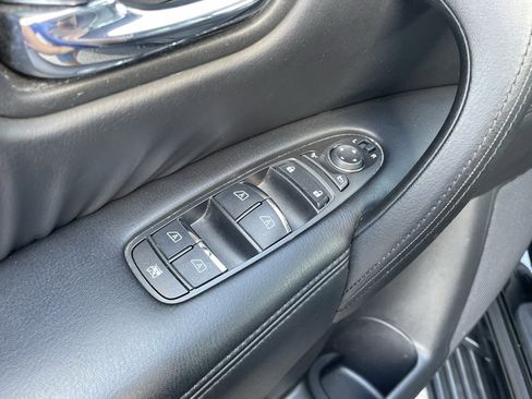 Used 2024 Nissan Armada SV image 12