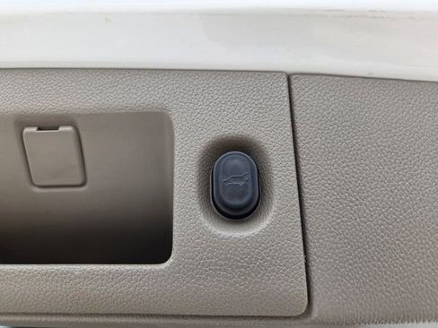 Used 2019 GMC Yukon SLT w/ Premium Edition AWD/4WD image 12