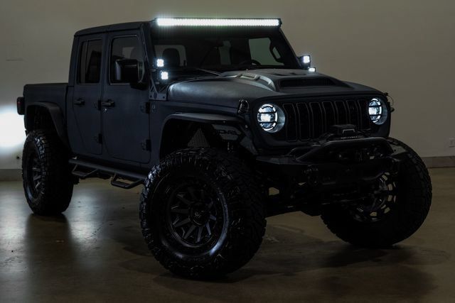 Used 2025 Jeep Gladiator Sport AWD/4WD image 6