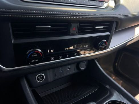 Used 2023 Nissan Rogue SV image 25