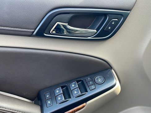 Used 2020 Chevrolet Suburban Premier image 19