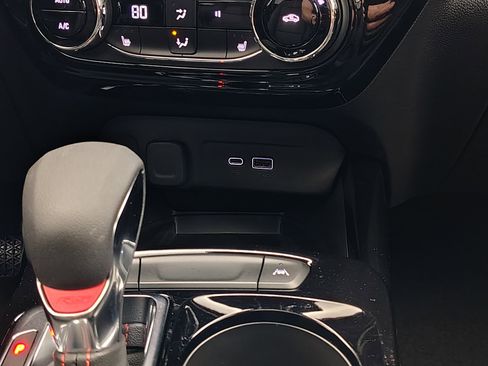 Used 2025 Chevrolet Trax RS w/ Sunroof Package image 34