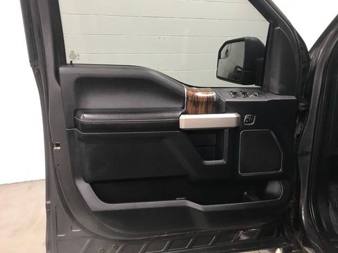 Used 2019 Ford F150 Lariat image 9