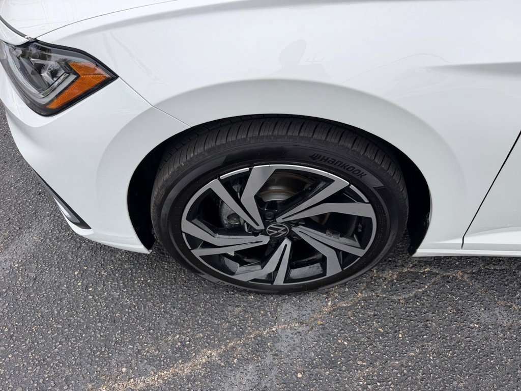 Used 2025 Volkswagen Jetta SEL FWD image 11
