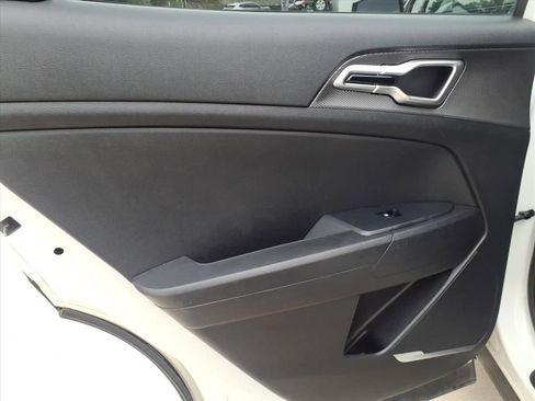 Used 2024 Kia Sportage LX image 24