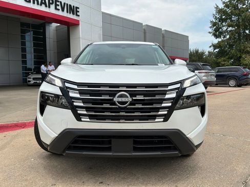 Used 2025 Nissan Rogue SV FWD image 3