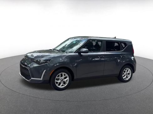 Used 2025 Kia Soul LX w/ LX Technology Package FWD image 9