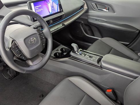 Used 2025 Toyota Prius Limited image 4