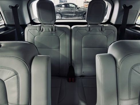 Certified 2025 Lincoln Aviator Reserve w/ Equipment Group 201A image 21