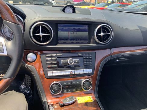 Used 2014 Mercedes-Benz SL 550 image 19