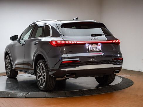 Certified 2025 Audi Q5 2.0T Premium Plus w/ Premium Plus image 10