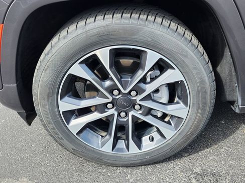 Used 2022 Jeep Grand Cherokee Overland AWD/4WD image 19