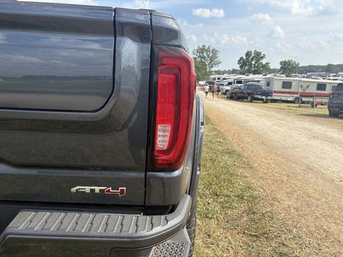Used 2020 GMC Sierra 1500 AT4 w/ AT4 Premium Package AWD/4WD image 15