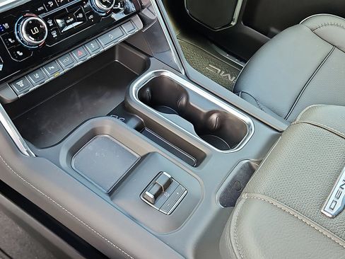 New 2026 GMC Sierra 2500 Denali w/ Denali Reserve Package image 20