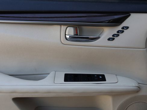 Used 2015 Lexus ES 350 w/ Premium Package FWD image 12