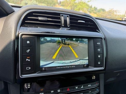 Used 2017 Jaguar F-PACE Prestige AWD/4WD image 13