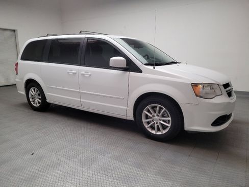 Used 2016 Dodge Grand Caravan SXT image 11