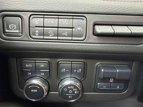 Used 2023 GMC Yukon Denali w/ Advanced Technology Package AWD/4WD image 80