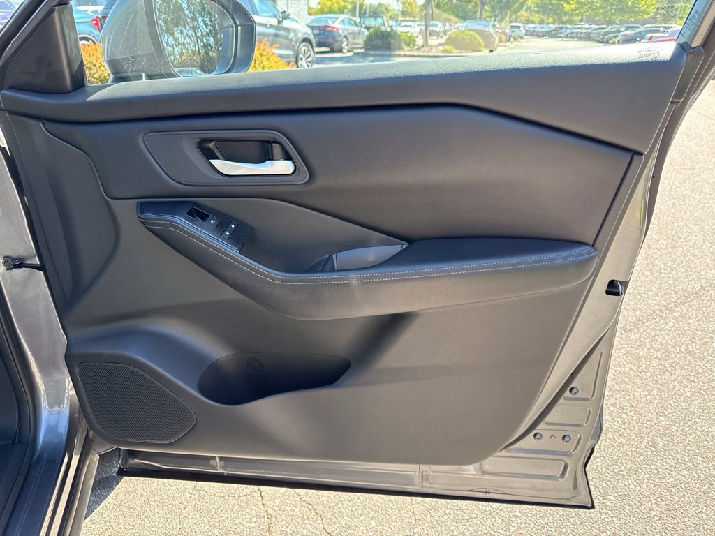 Used 2024 Nissan Rogue SV AWD/4WD image 38
