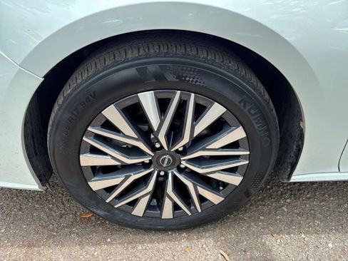 Used 2025 Nissan Altima 2.5 SV FWD image 30