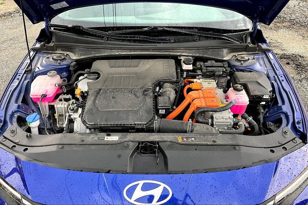 Used 2024 Hyundai Elantra Blue FWD image 32