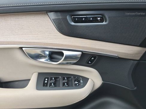 Certified 2025 Volvo XC90 B5 Plus image 27