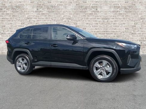Used 2025 Toyota RAV4 XLE AWD/4WD image 1