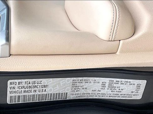 Used 2024 Jeep Grand Cherokee Limited w/ Luxury Tech Group II RWD image 47