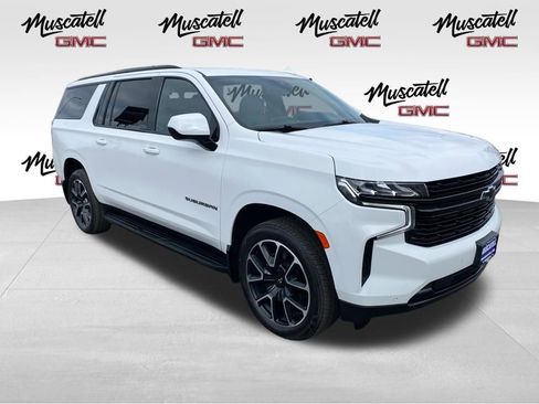 Used 2023 Chevrolet Suburban RST AWD/4WD image 3