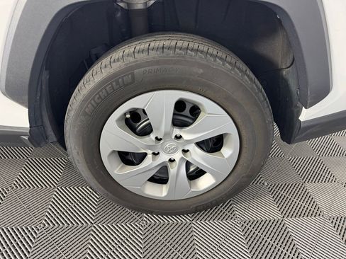 Used 2021 Toyota RAV4 LE AWD/4WD image 13