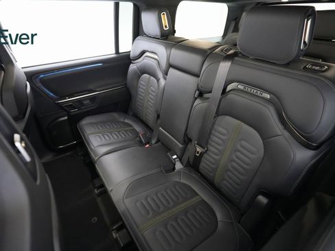 Used 2024 Rivian R1S Adventure image 8