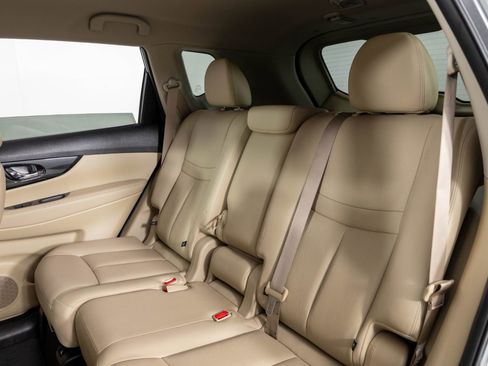 Used 2017 Nissan Rogue SL image 18