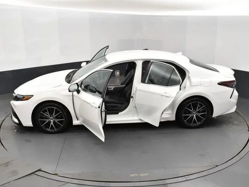 Used 2023 Toyota Camry SE FWD image 7