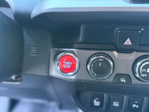 Used 2020 Toyota Tacoma TRD Off-Road w/ Technology Package AWD/4WD image 81