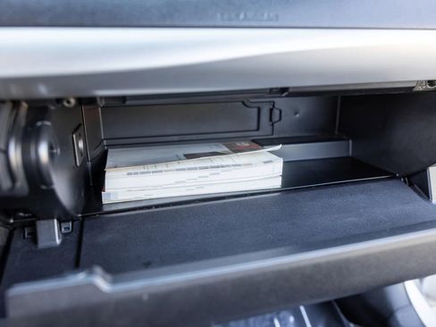 Used 2016 Toyota Camry SE image 33