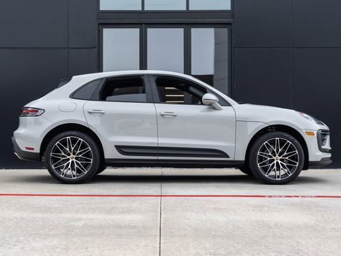 Certified 2026 Porsche Macan AWD/4WD image 12