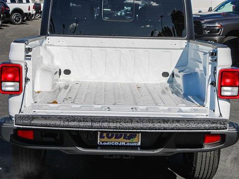 New 2025 Jeep Gladiator Sport image 23