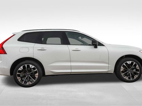 Used 2026 Volvo XC60 B5 Plus w/ Climate Package PRO AWD/4WD image 4