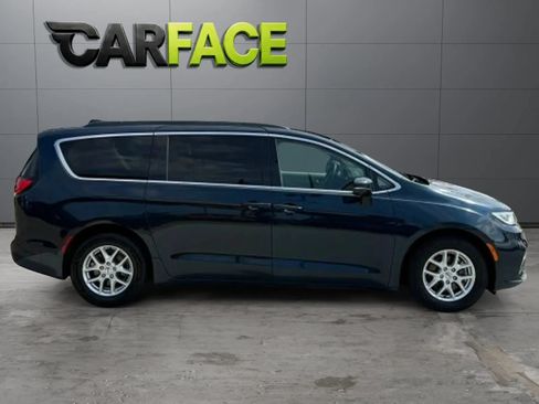 Used 2022 Chrysler Pacifica Touring-L w/ Uconnect Theater Family Group FWD image 10