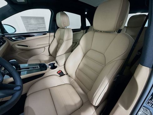 New 2026 Porsche Macan image 5