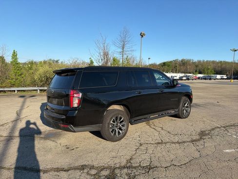 Used 2023 Chevrolet Suburban Z71 w/ Luxury Package image 3