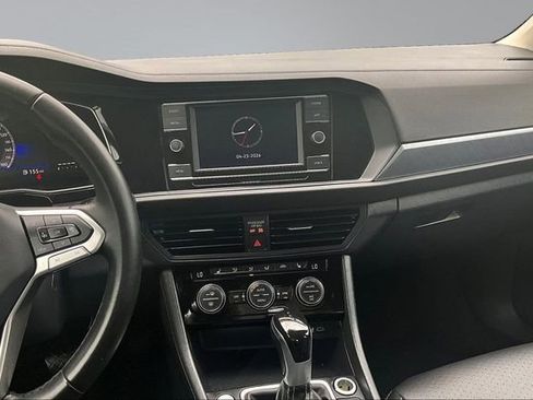 Used 2024 Volkswagen Jetta SE FWD image 9