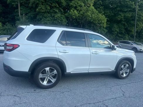 Certified 2025 Honda Pilot EX-L image 9