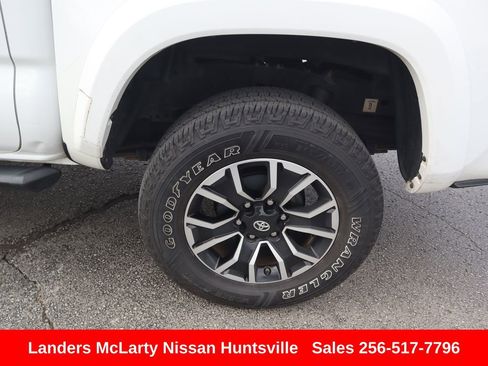 Used 2020 Toyota Tacoma TRD Sport image 13